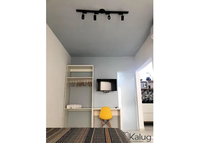 Kalug - Estúdio IDEAL PARA CASAL com AR, secador de cabelo, NETFLIX e WI-FI 200mbps na PRAIA DOS MILIONÁRIOS